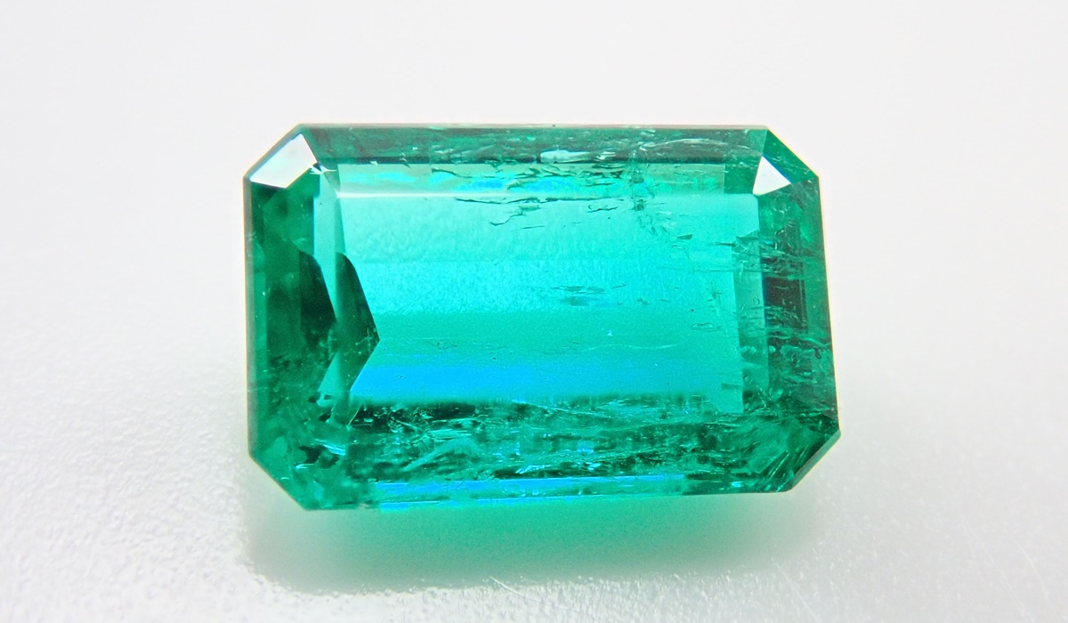 エメラルド　エメラルドカット　ルース