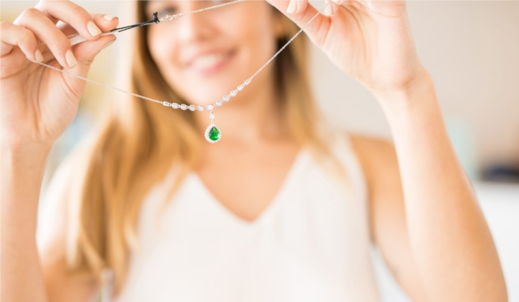 エメラルドネックレス２