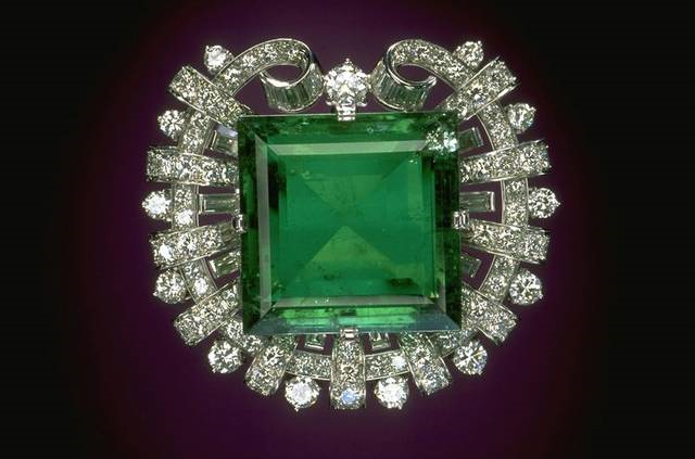 フッカー・エメラルド・ブローチ