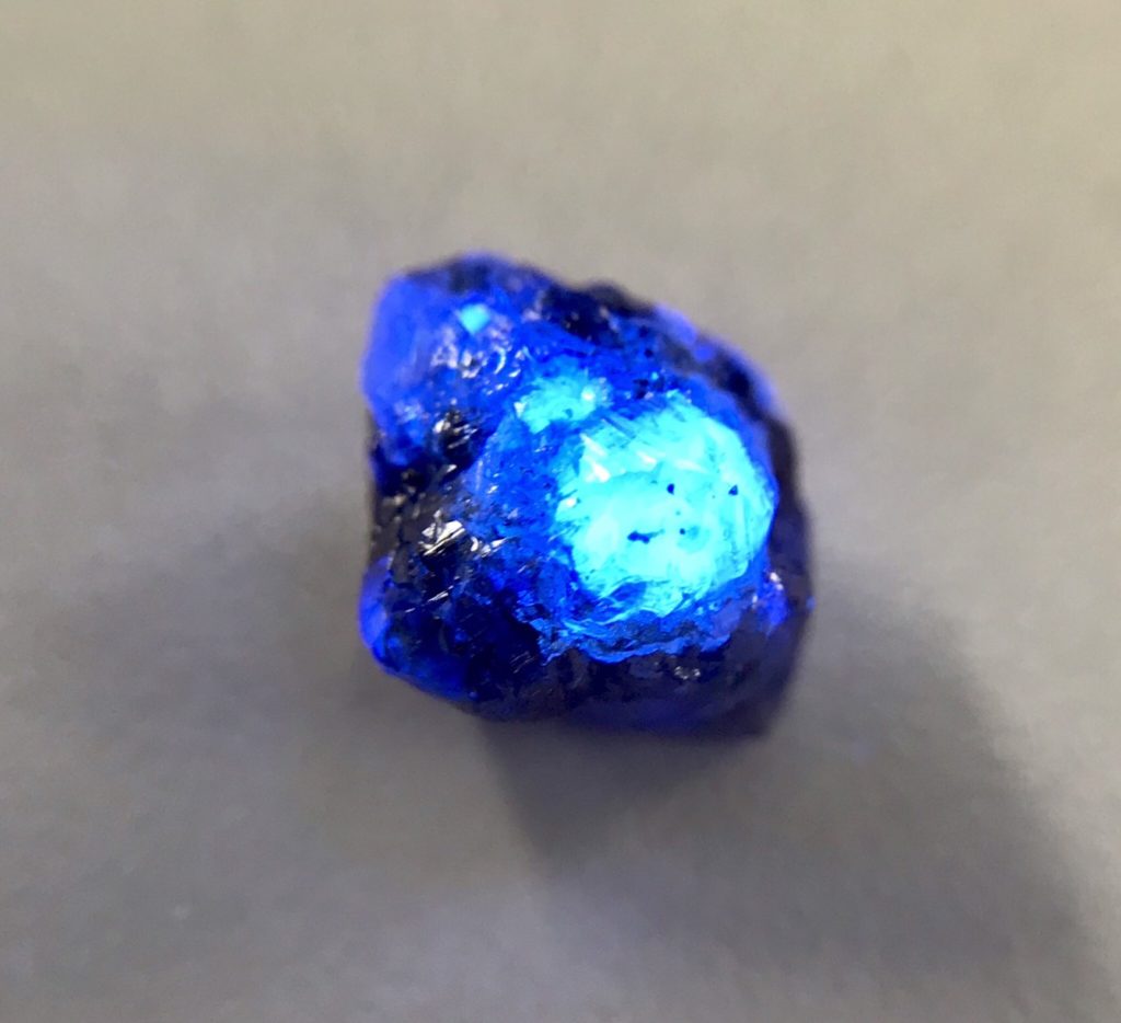 ダイヤモンド 蛍光性