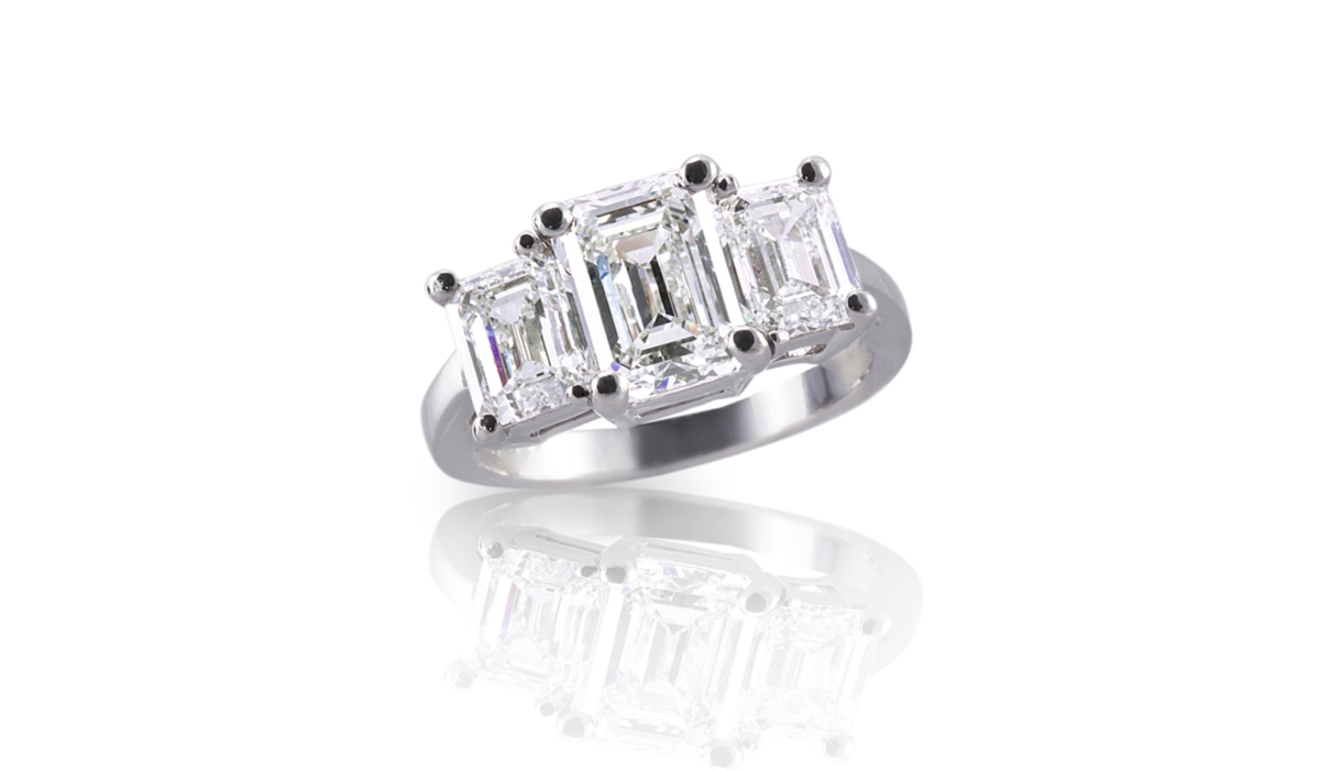 エメラルドカット　ダイヤモンドリング２