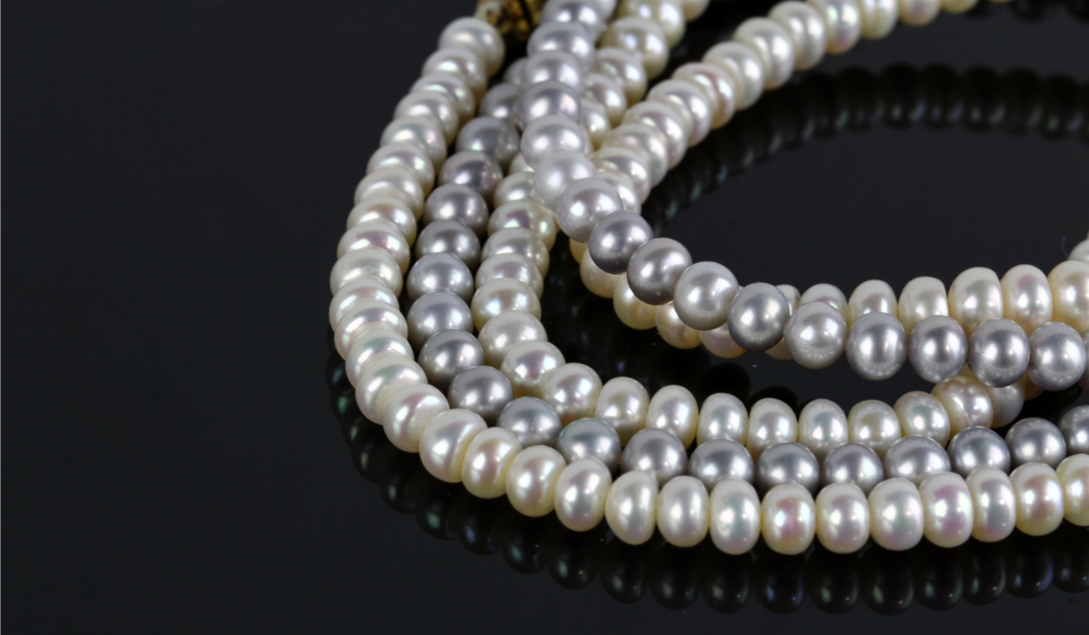 真珠ネックレス２
