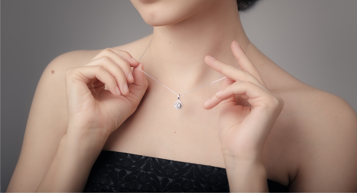 ダイヤモンドネックレス３