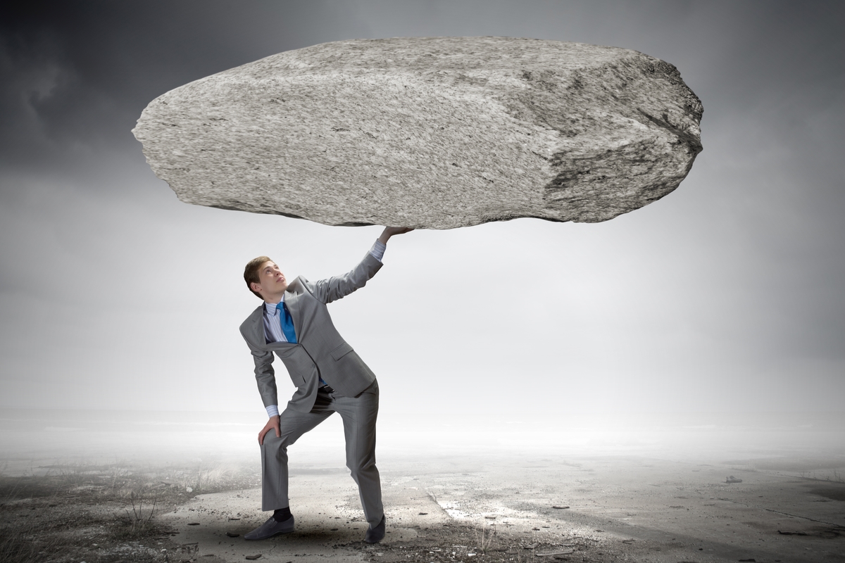 大きい石持ち上げる