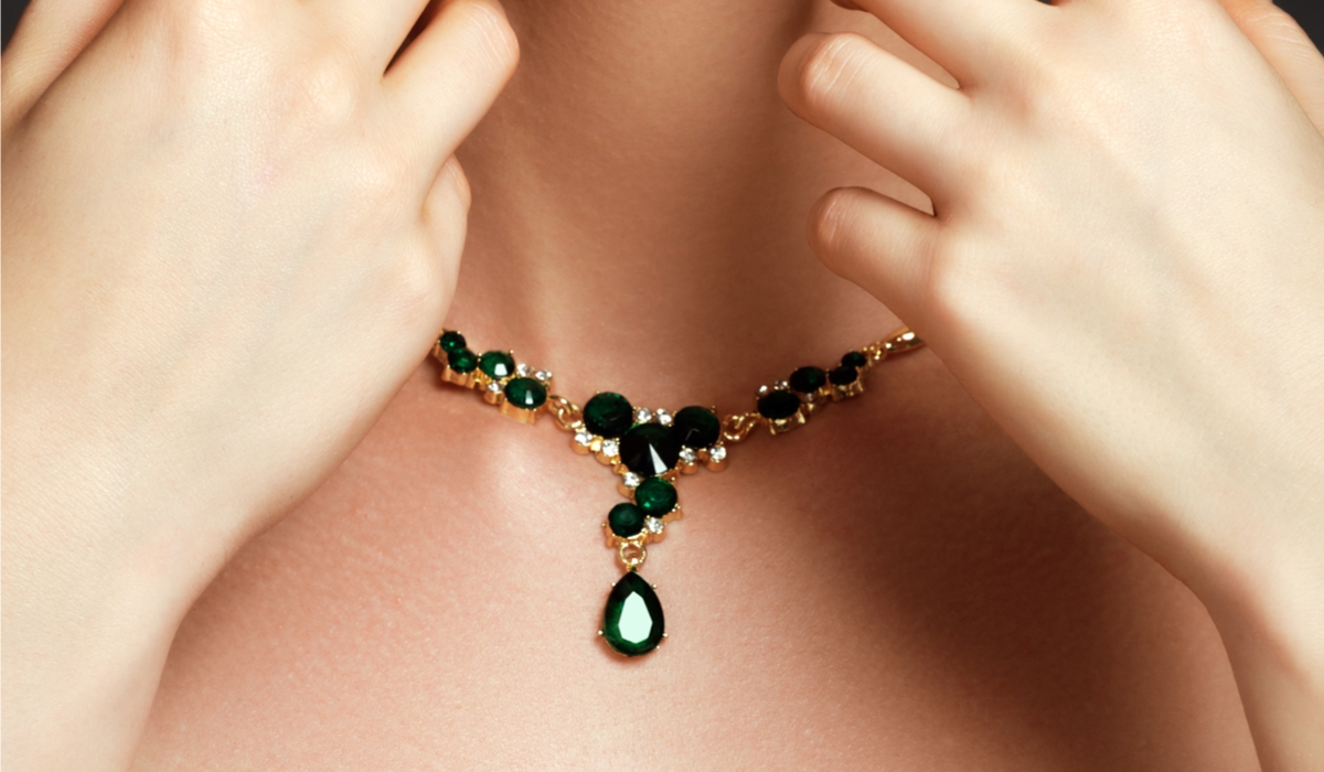 エメラルドネックレス