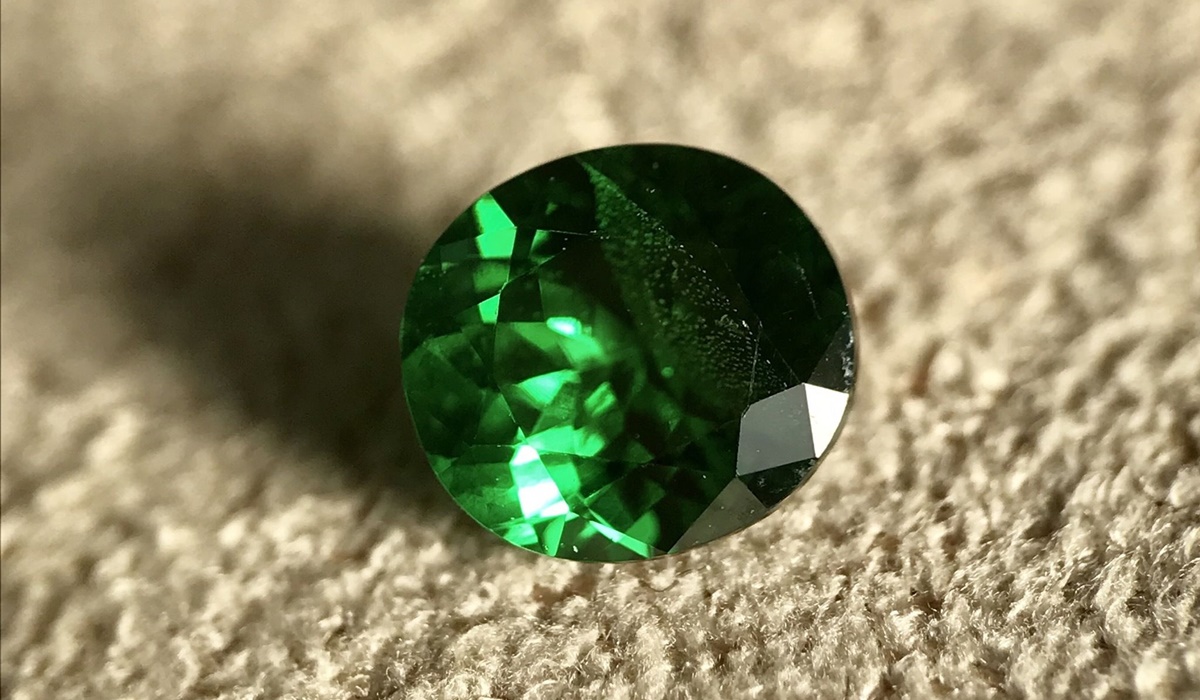 グロッシュラーガーネット　ツァボライト　ルース