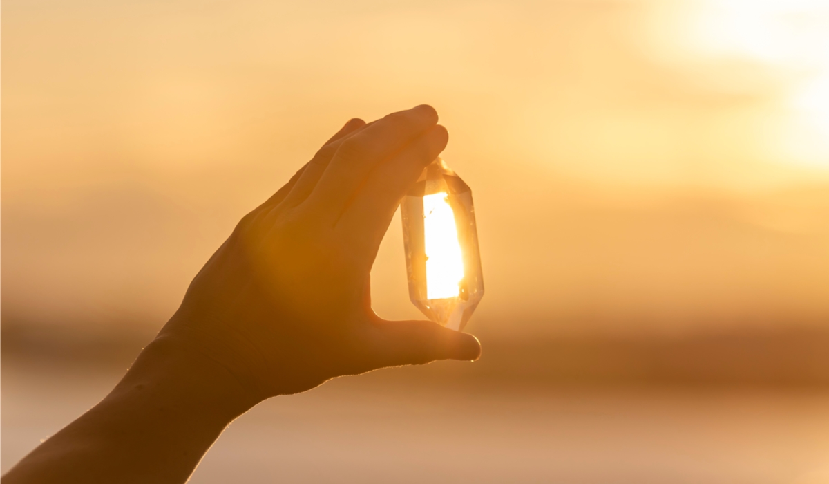 日にかざしたクォーツ