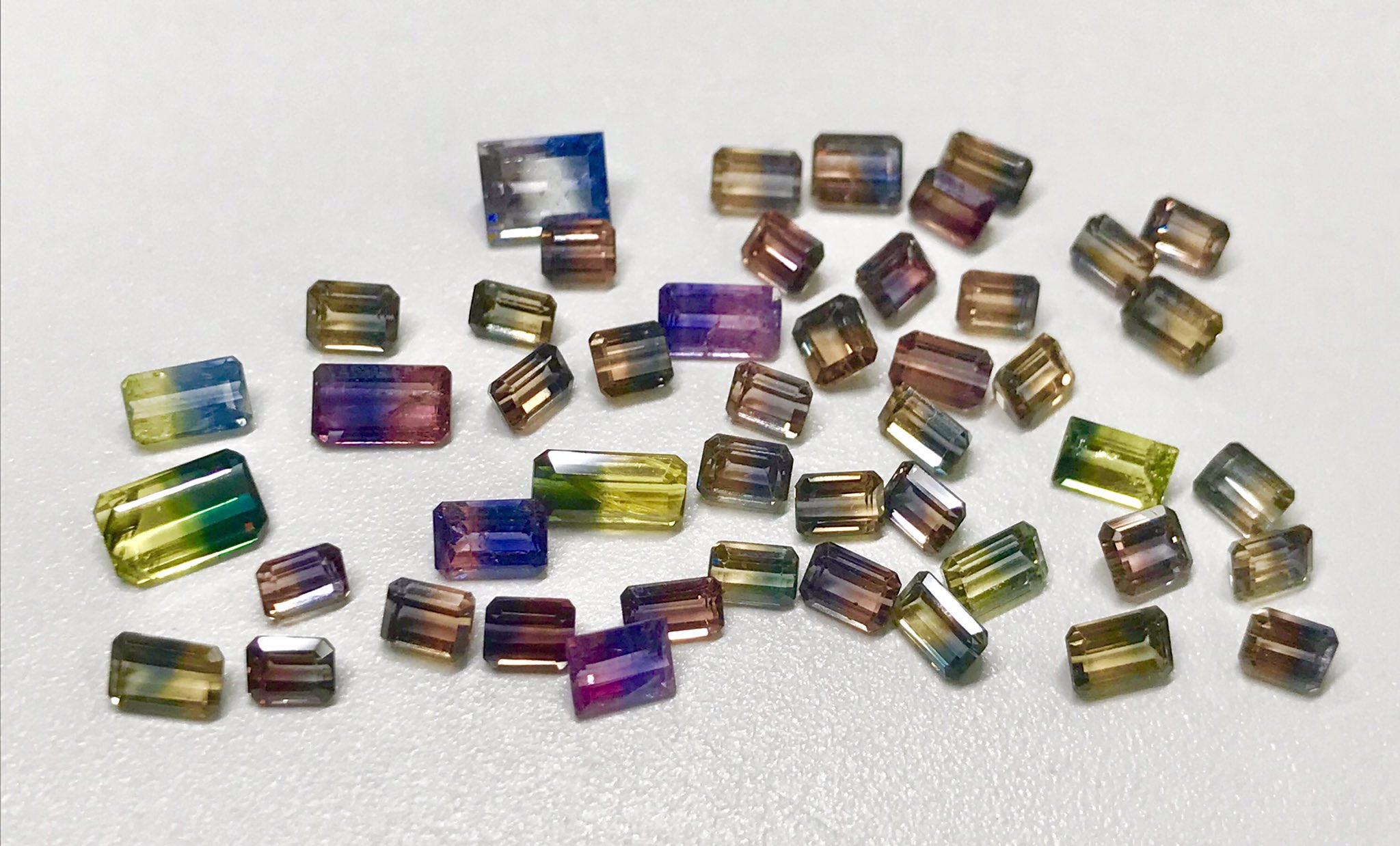 バイカラーサファイア