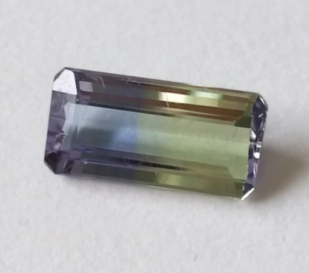 バイカラータンザナイト