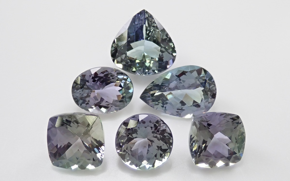 バイカラーゾイサイト　ルース