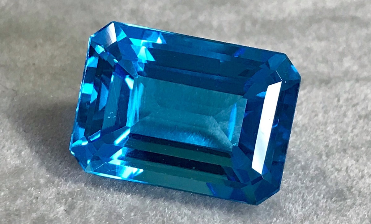 スイスブルートパーズ　ルース