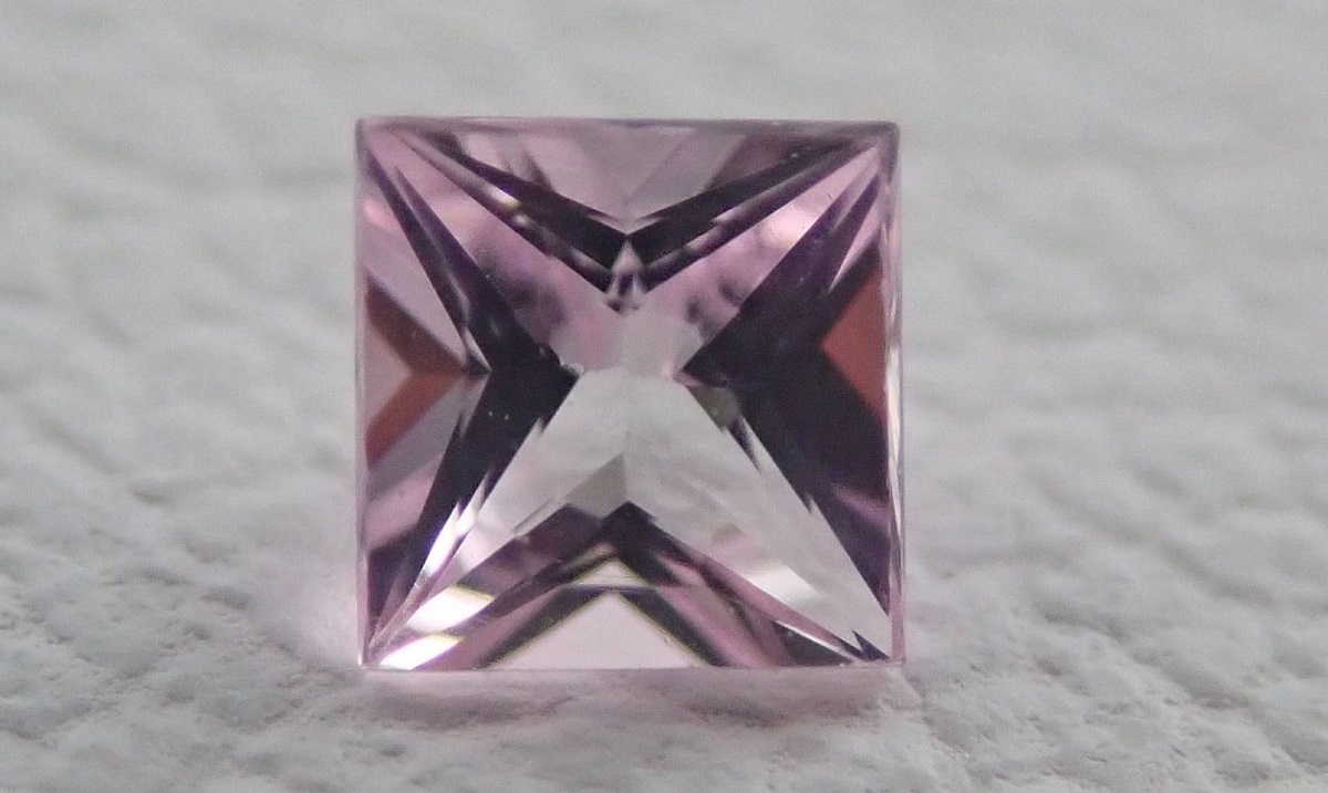 ピンクゾイサイト　ルース