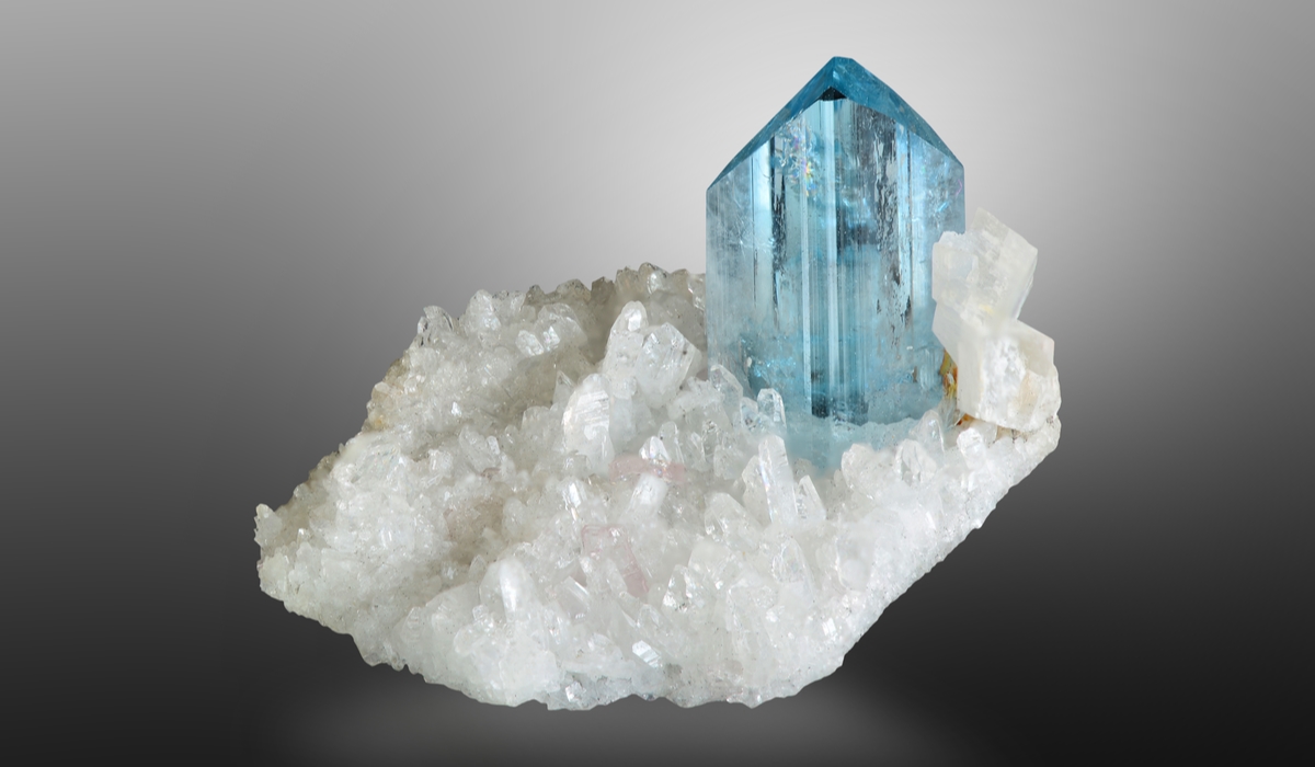 ユークレース　原石