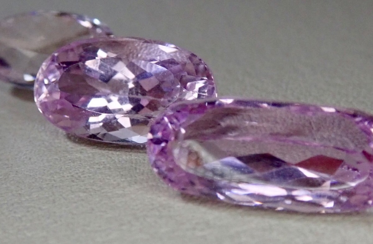 クンツァイト　ルース