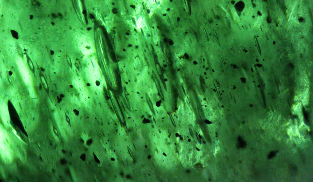 モルダバイト　表面