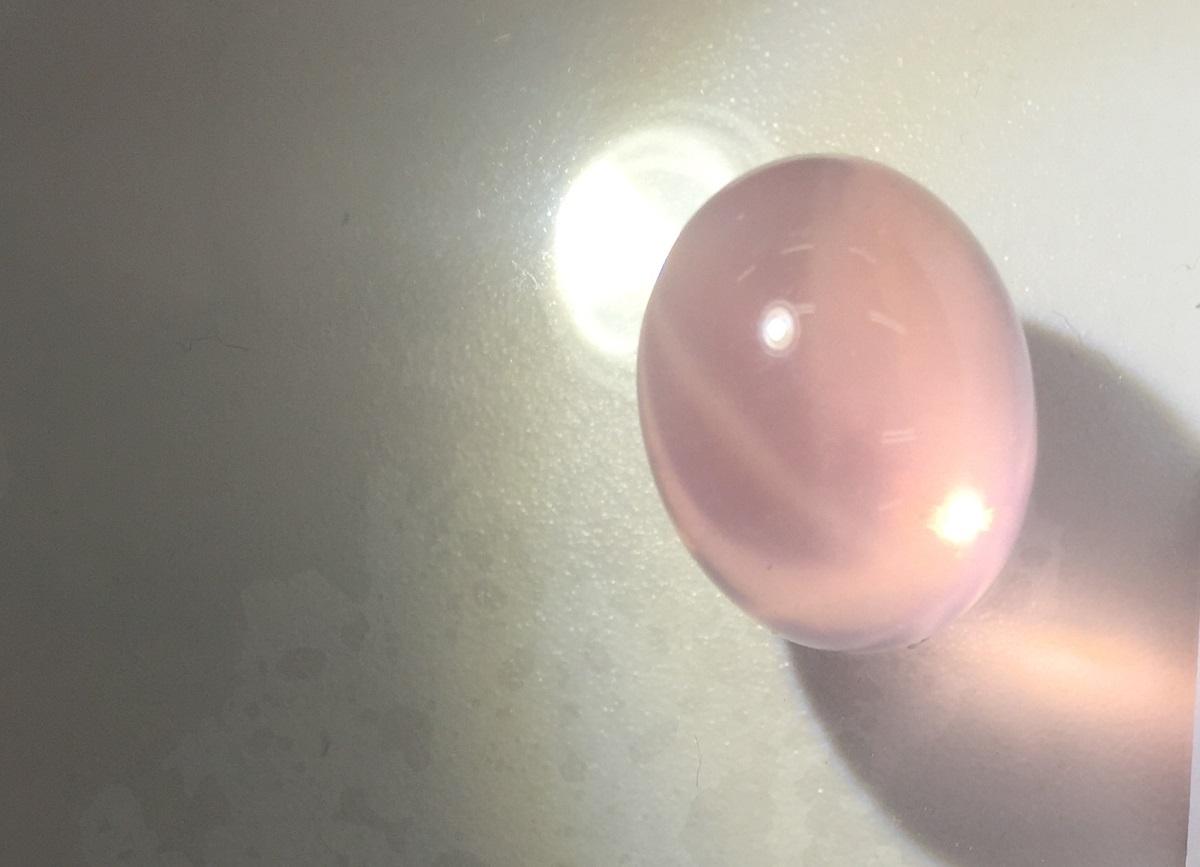 スターローズクォーツ　ルース　ライト上から