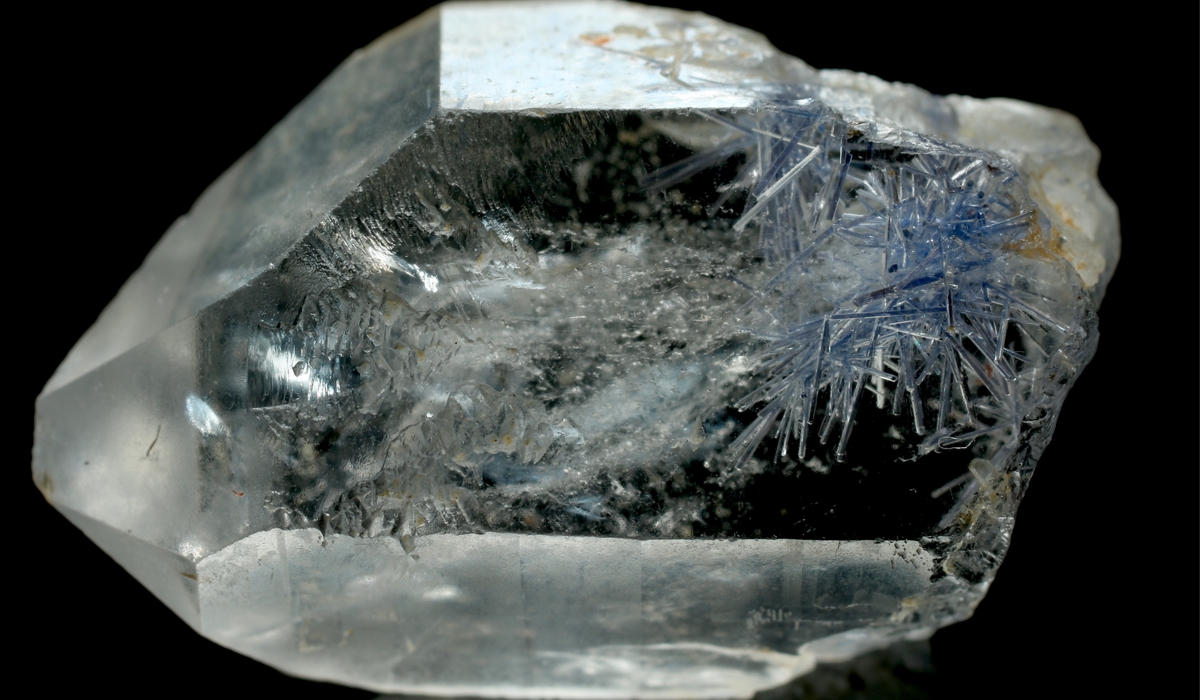 デュモルチェライトインクォーツ　原石