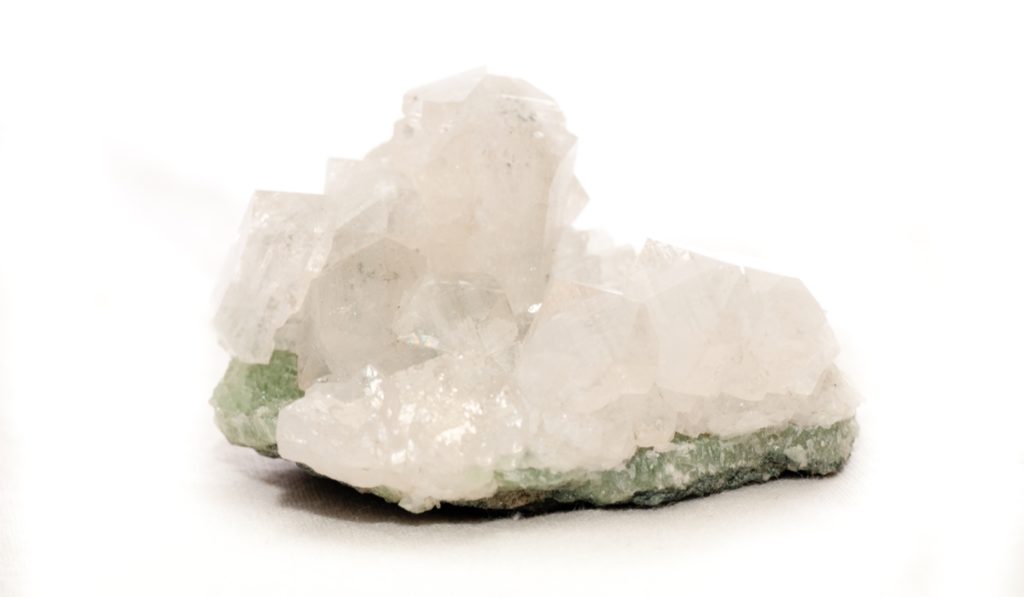 アポフィライト　原石