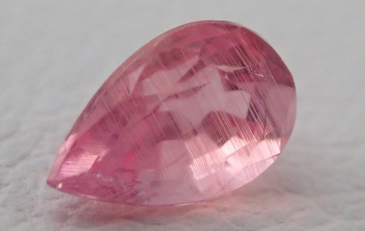 ペツォッタイト　ルース　ペアシェイプ