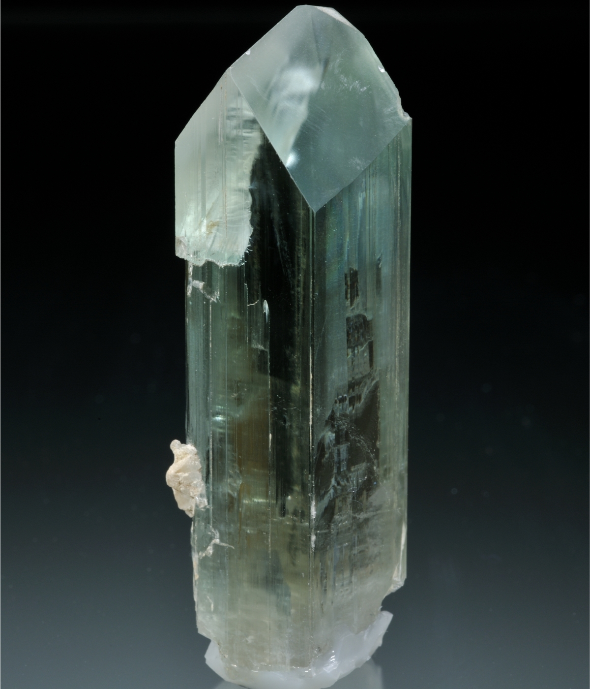 ヒデナイト　結晶