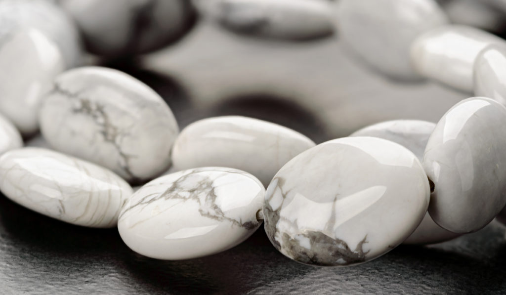 ハウライト　ネックレス