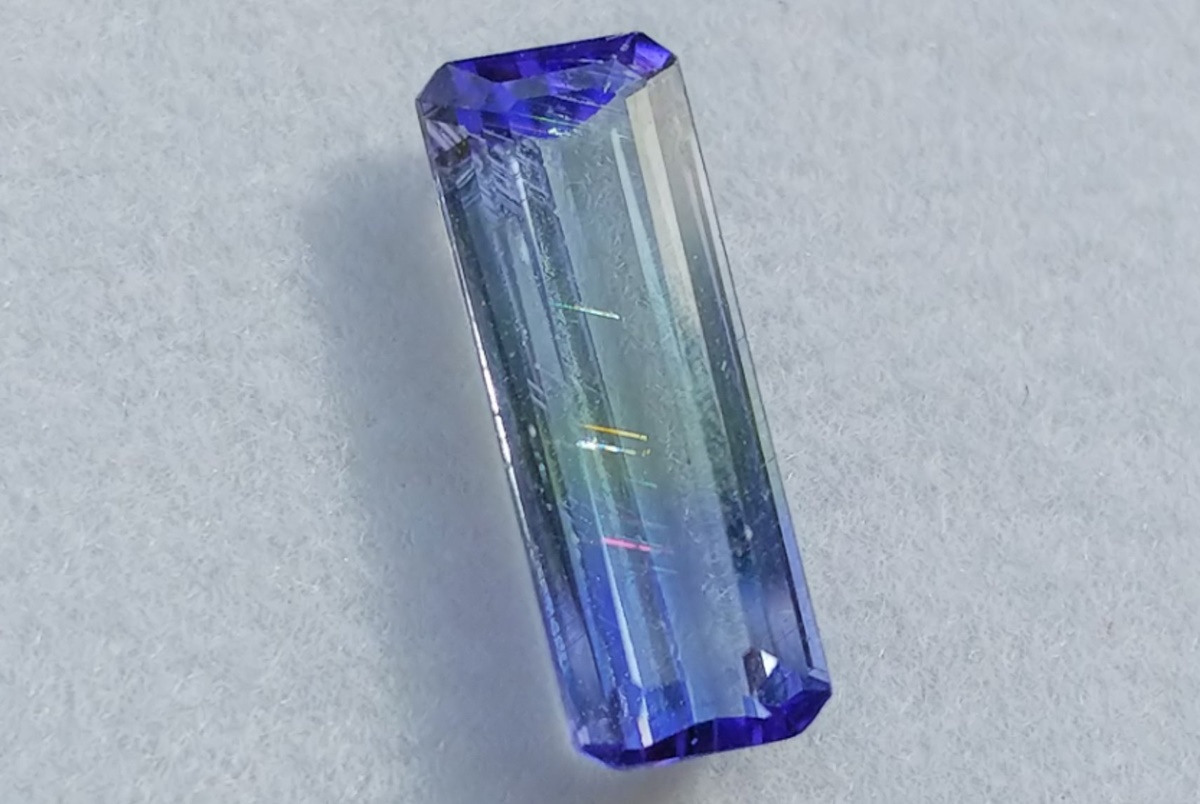 バイカラータンザナイト　ルース