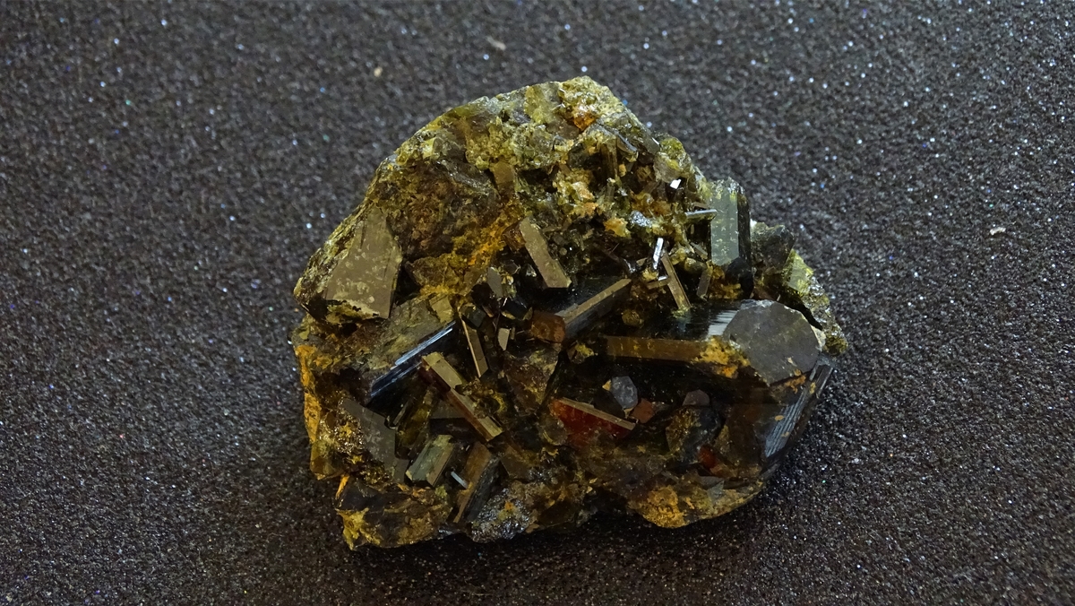 エピドート　原石