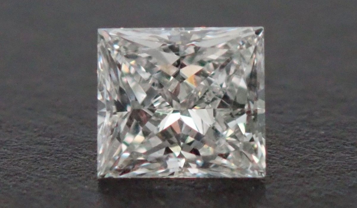 ダイヤモンド　ルース　プリンセスカット