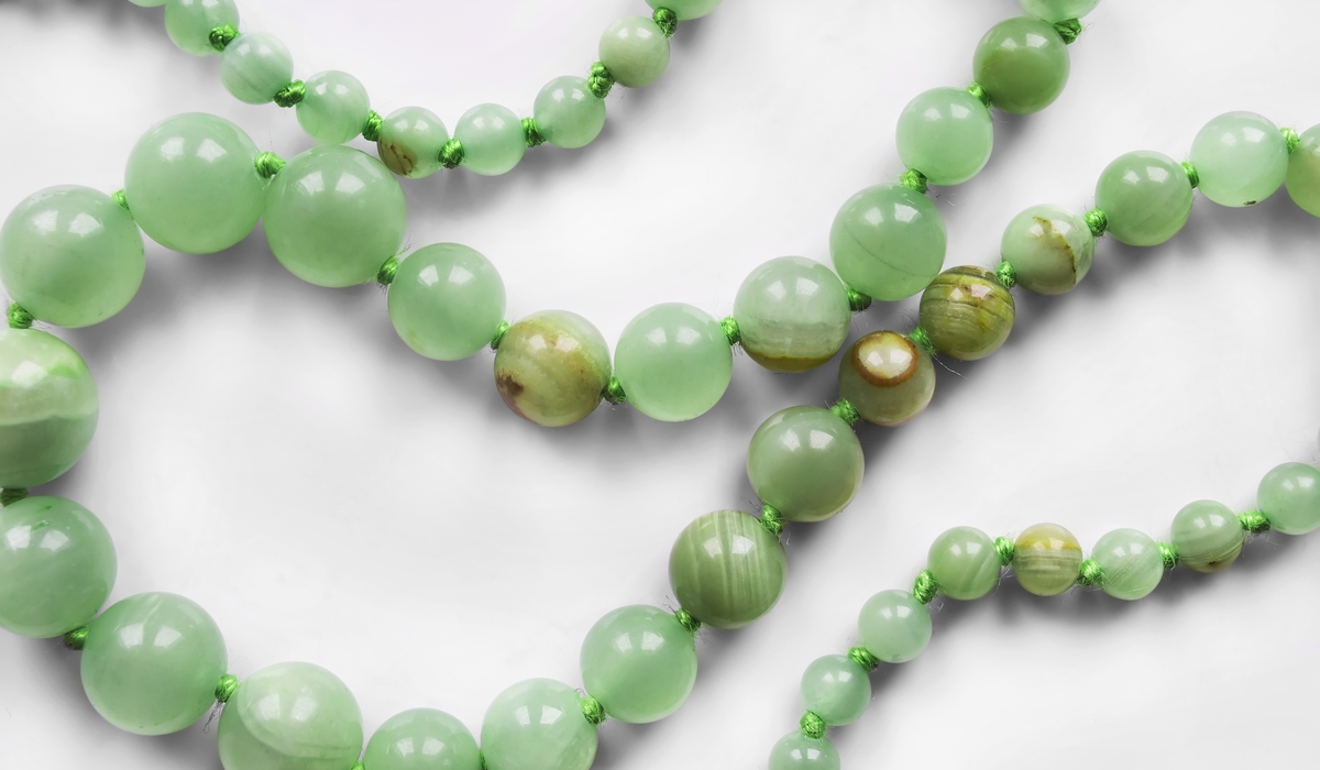 ネフライト　ネックレス