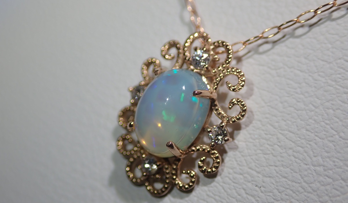 オパール　ネックレス