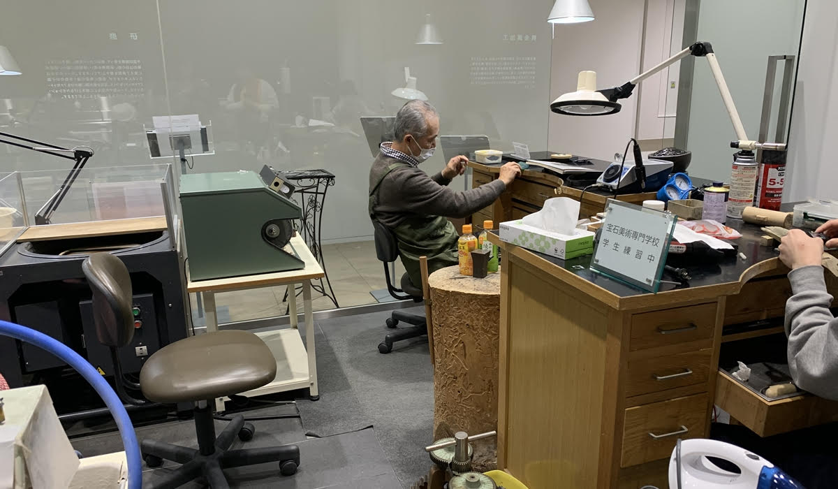 山梨ジュエリーミュージアム　実演工房