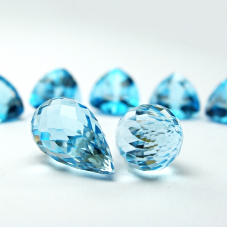 ブルートパーズ　ブリオレットカット　ルース