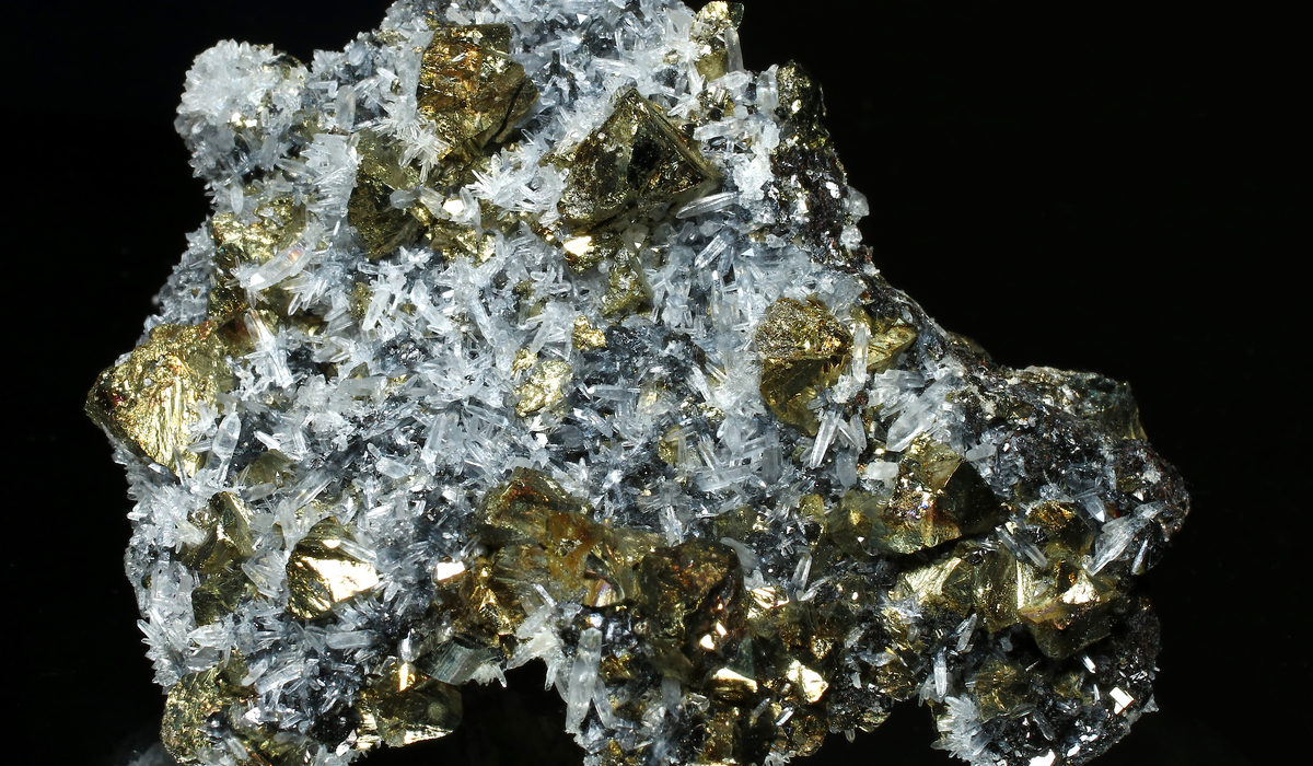 チャルコパイライト　原石