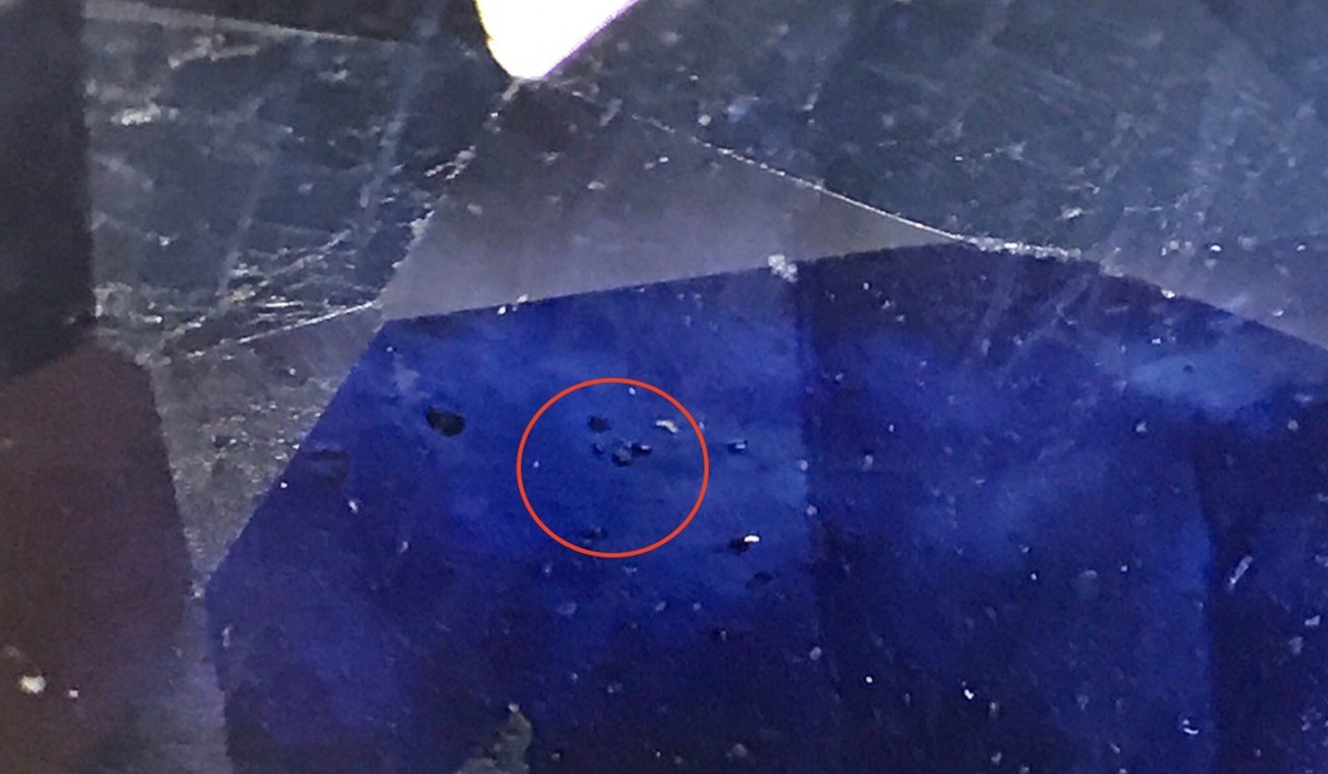 ガラス含浸サファイア　気泡