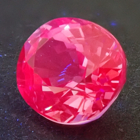 ピンクスピネル　蛍光　ルース