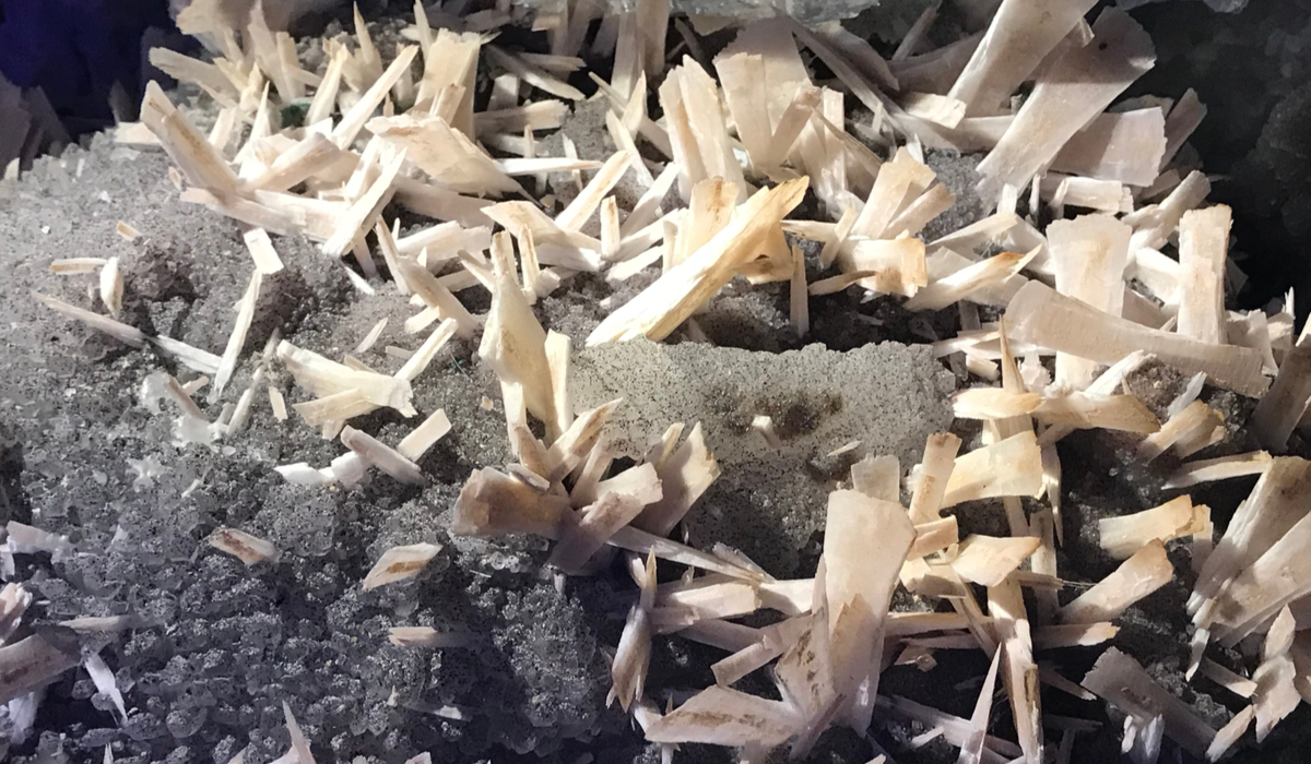 アンハイドライト　原石