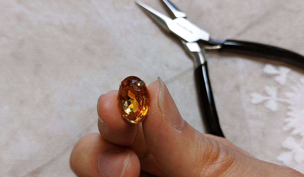 石座に固定する