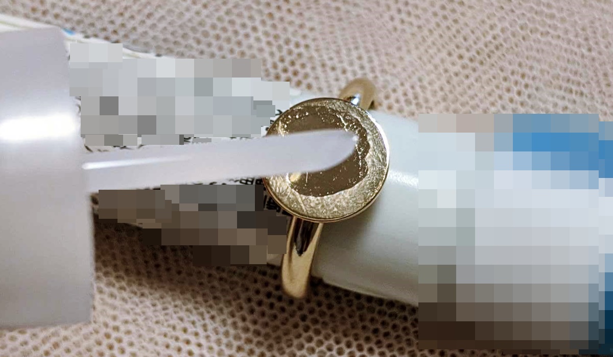 リング台に接着