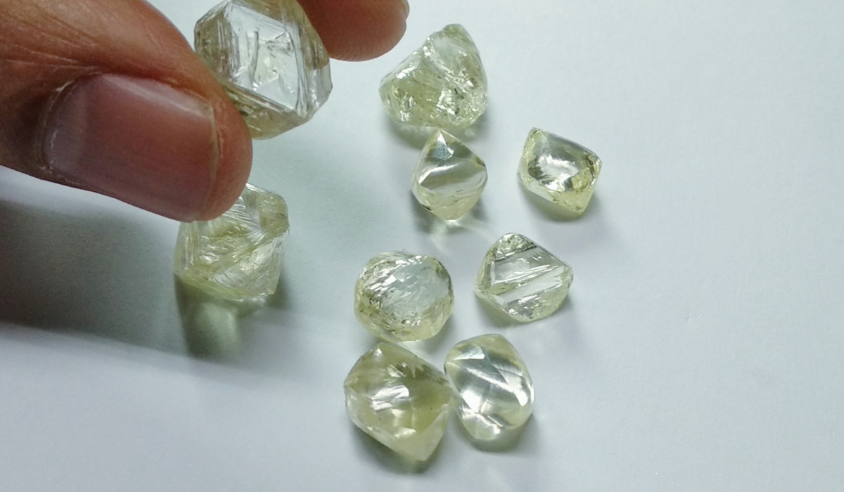 ダイヤモンド　原石　ラフダイヤモンド