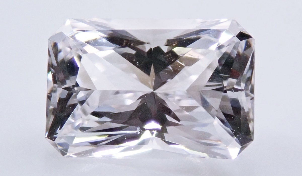 ダンビュライト　ルース