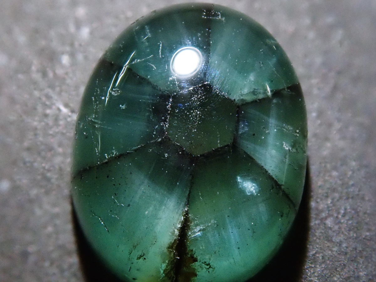 トラピッチェエメラルド　ルース