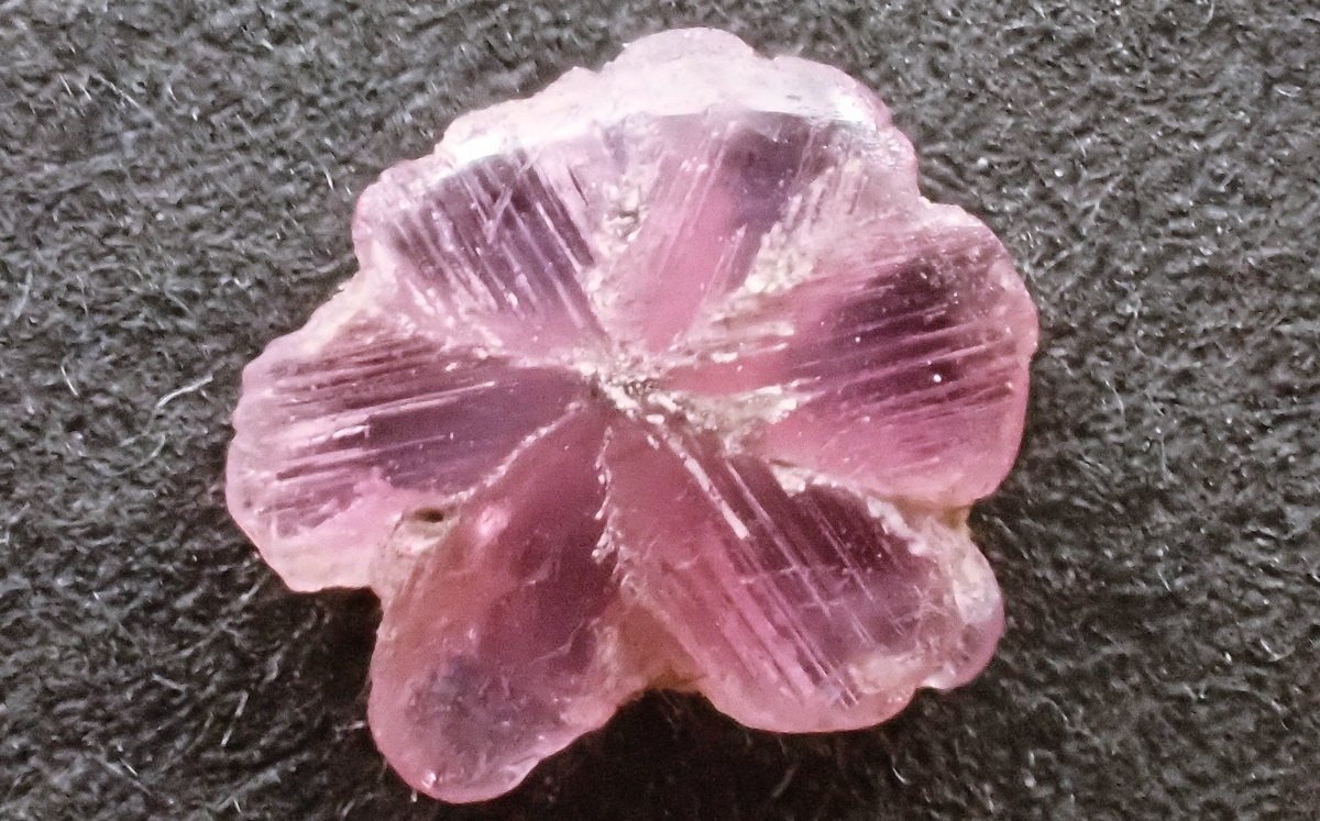 トラピッチェサファイア　ルース